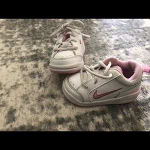 Nike girls sneaker